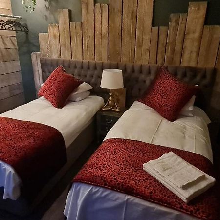The Waterside Bar, Rooms & Restaurant Swinton  Kamer foto