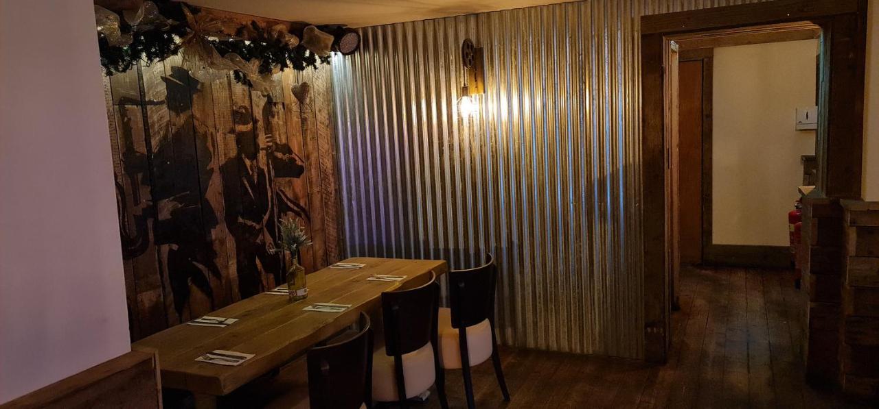 The Waterside Bar, Rooms & Restaurant Swinton  Buitenkant foto