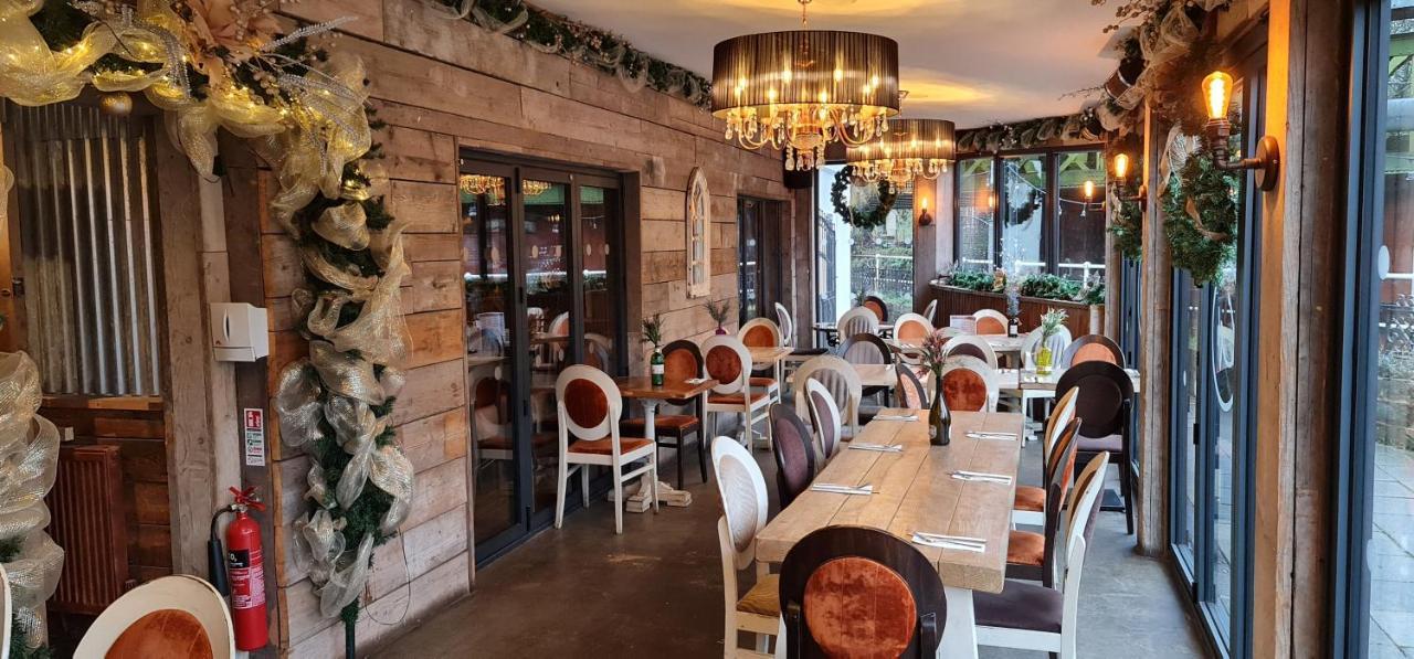 The Waterside Bar, Rooms & Restaurant Swinton  Buitenkant foto