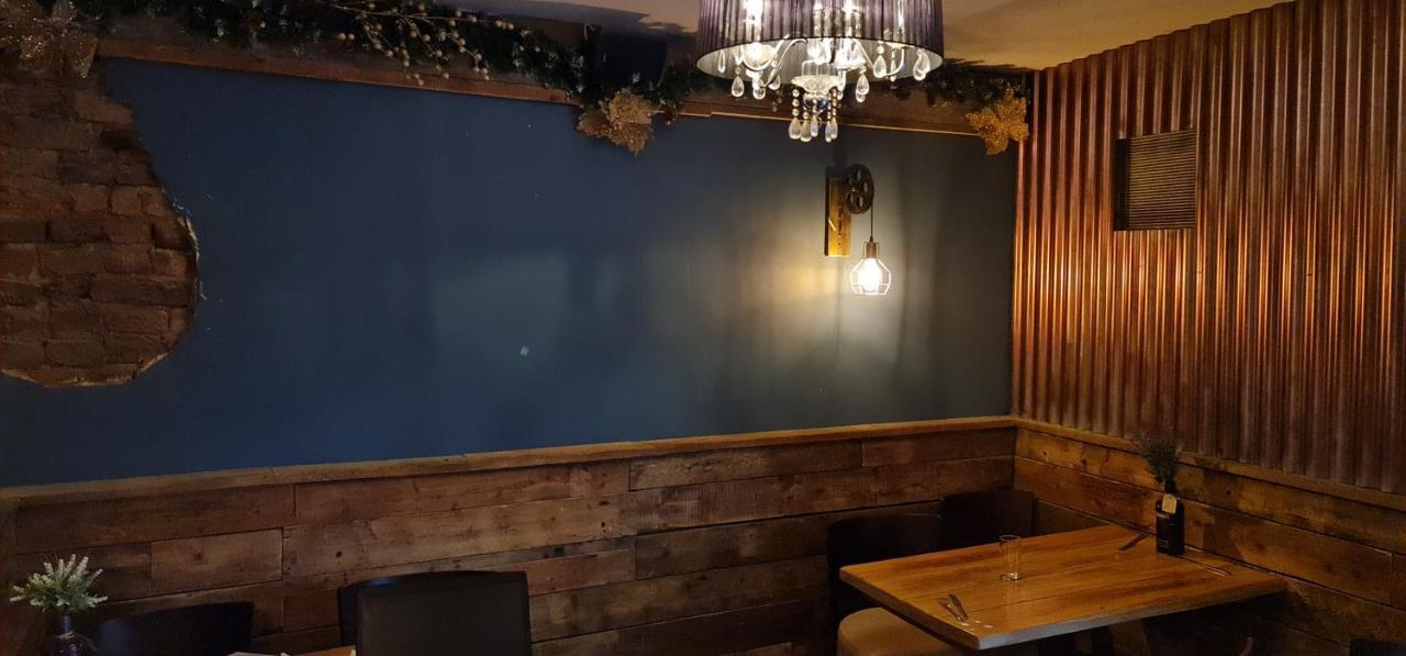 The Waterside Bar, Rooms & Restaurant Swinton  Buitenkant foto
