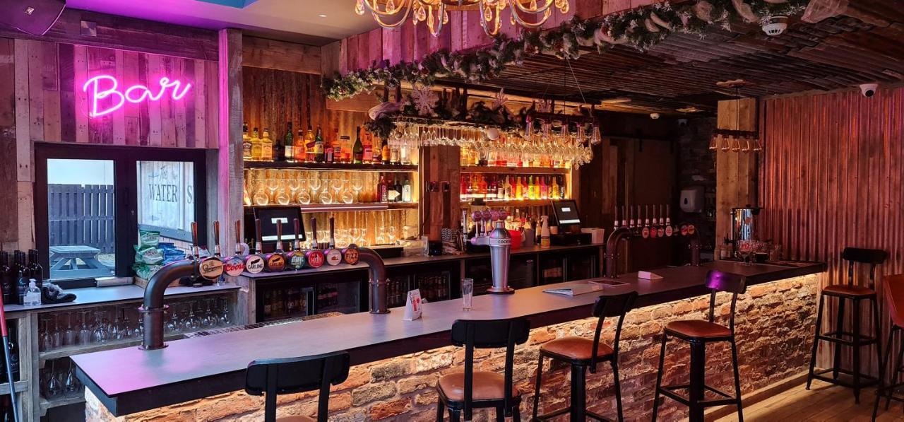 The Waterside Bar, Rooms & Restaurant Swinton  Buitenkant foto