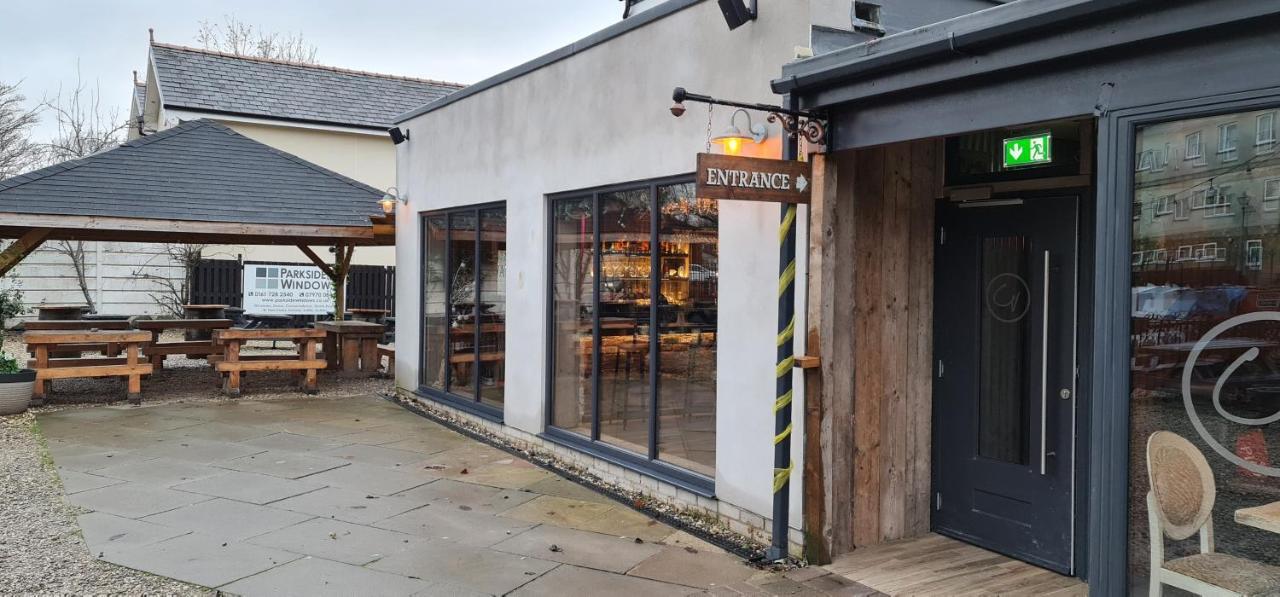 The Waterside Bar, Rooms & Restaurant Swinton  Buitenkant foto