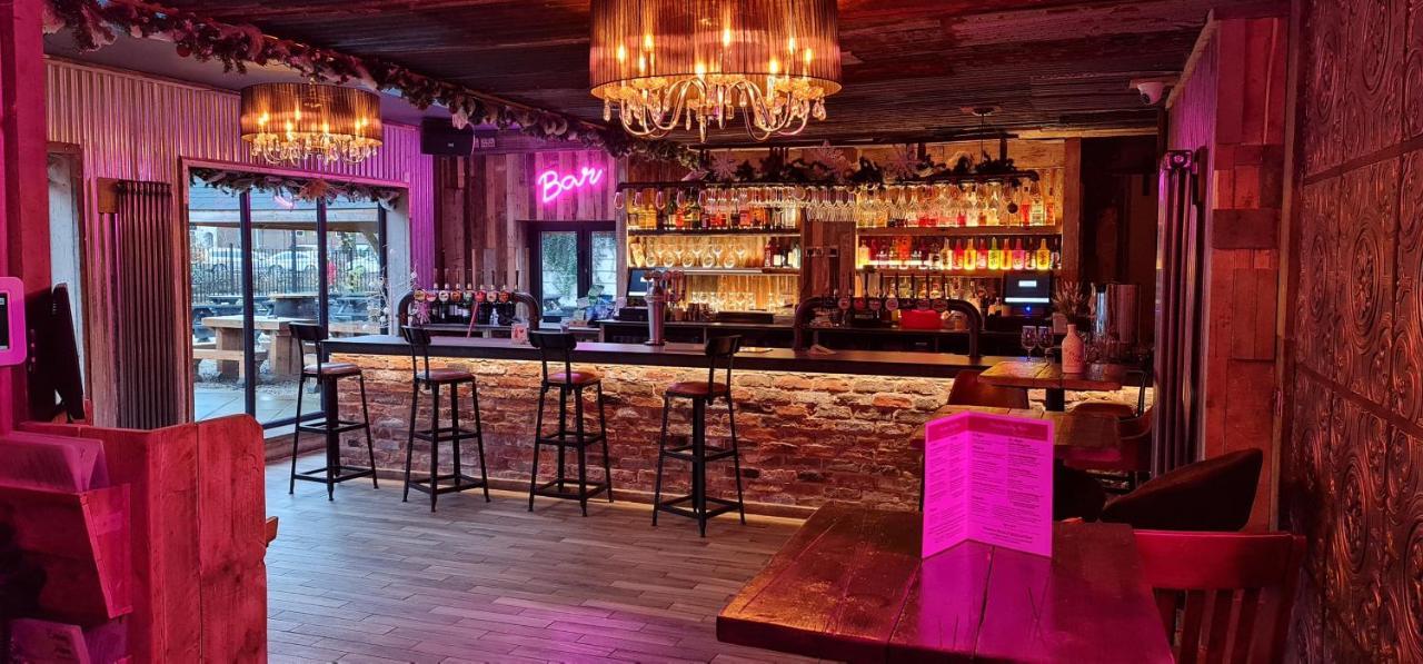 The Waterside Bar, Rooms & Restaurant Swinton  Buitenkant foto