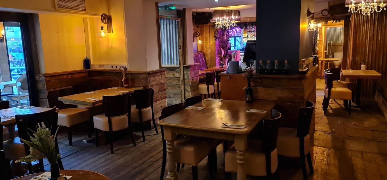 The Waterside Bar, Rooms & Restaurant Swinton  Buitenkant foto